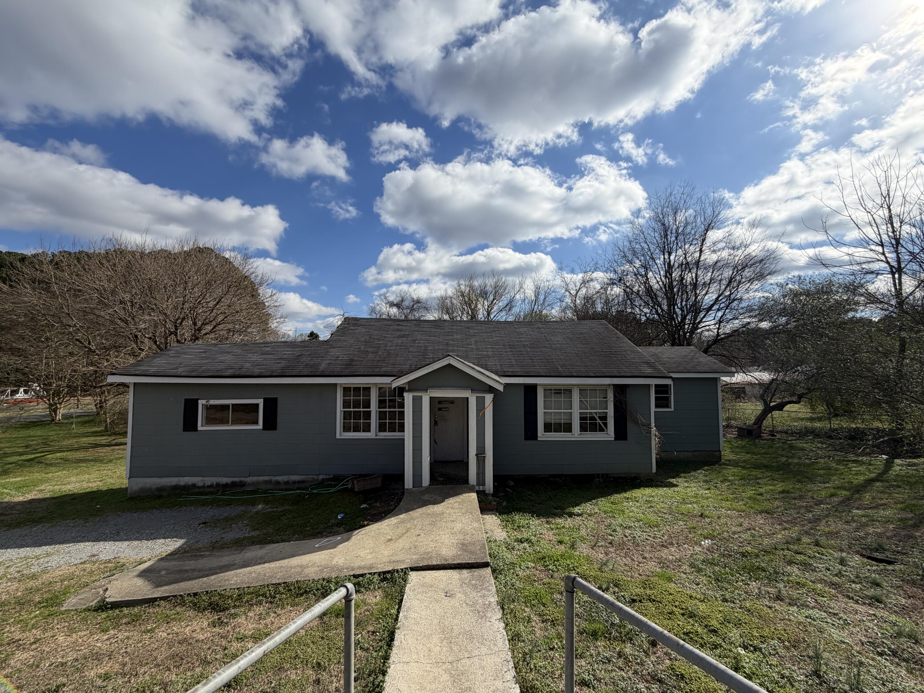 211 Thurman Street LaFayette, GA 30728 - Photo 2 of 17 IMG_1422