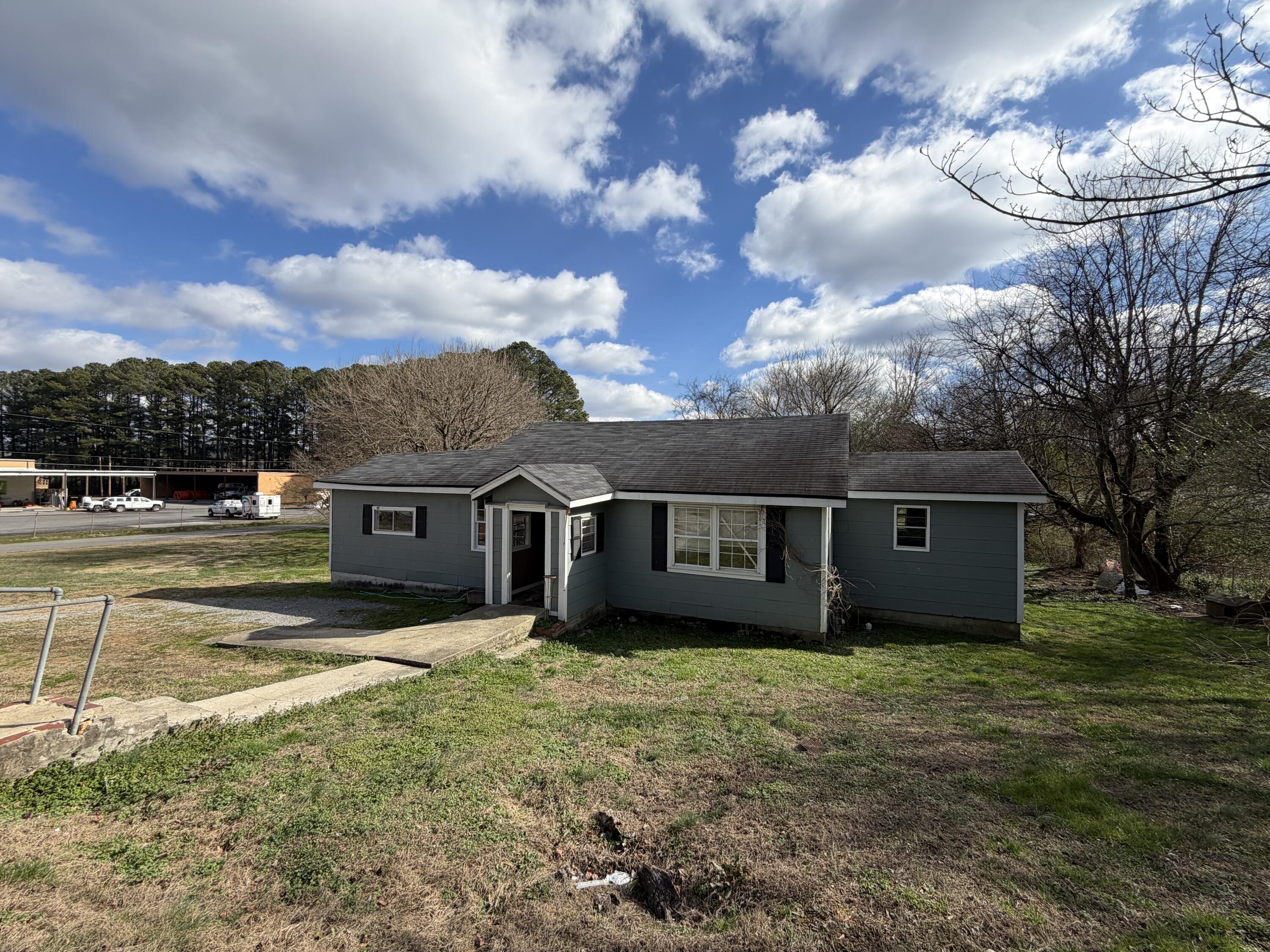 211 Thurman Street LaFayette, GA 30728 - Photo 3 of 17 IMG_1421