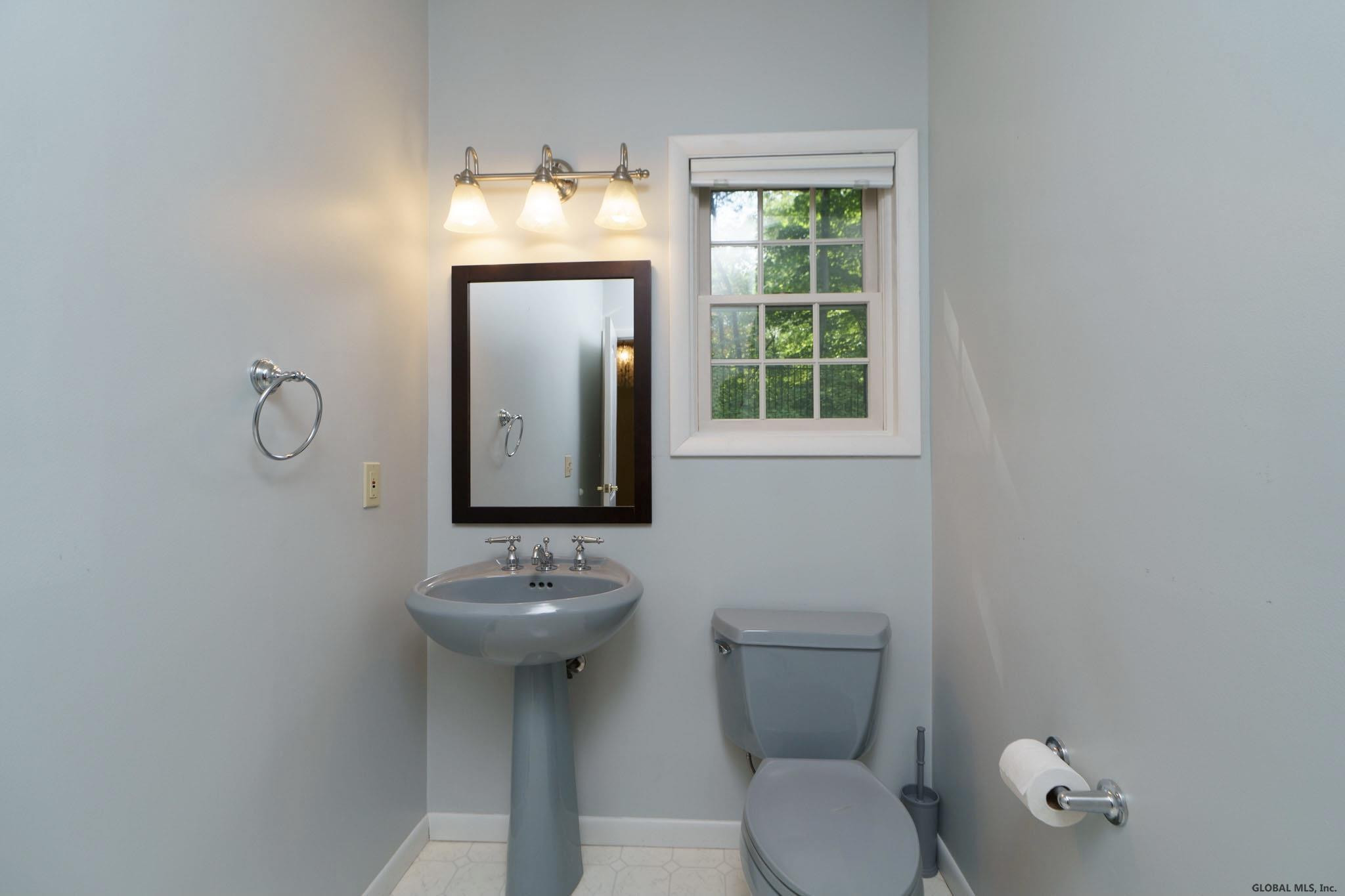 9 Hills Road Colonie, NY 12211 - Photo 32 of 43 Photo 32