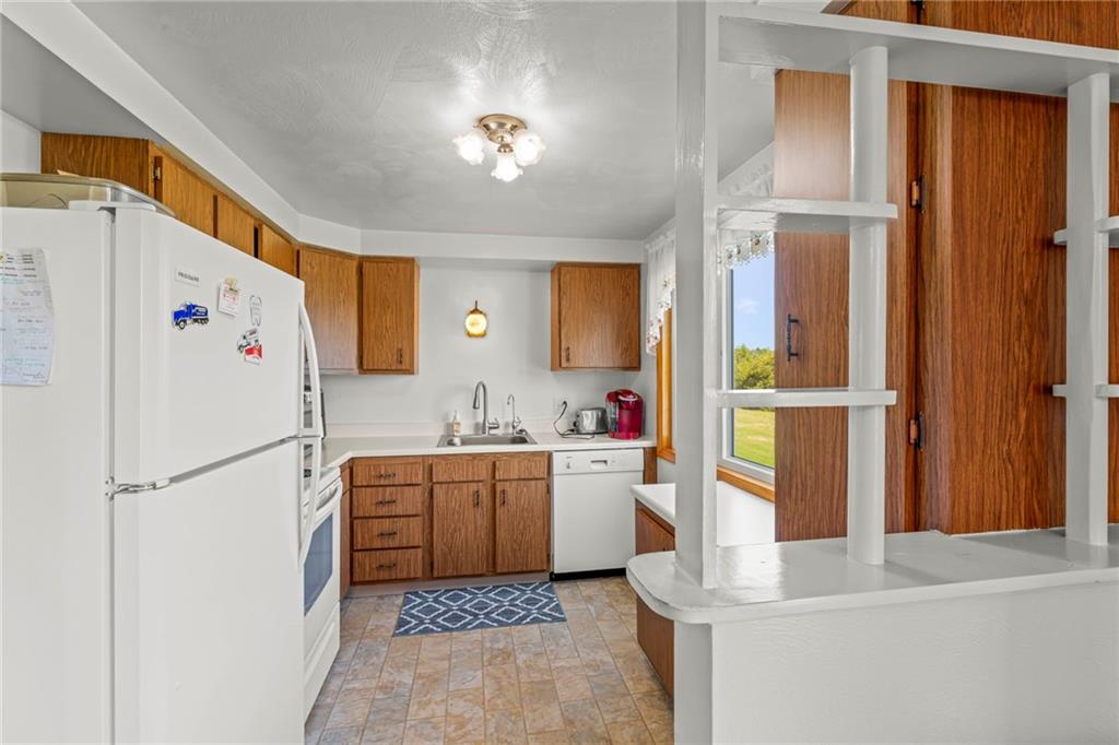 82 Miller Road McDonald, PA 15057 - Photo 7 of 24 Kitchen 82 Miller Rd