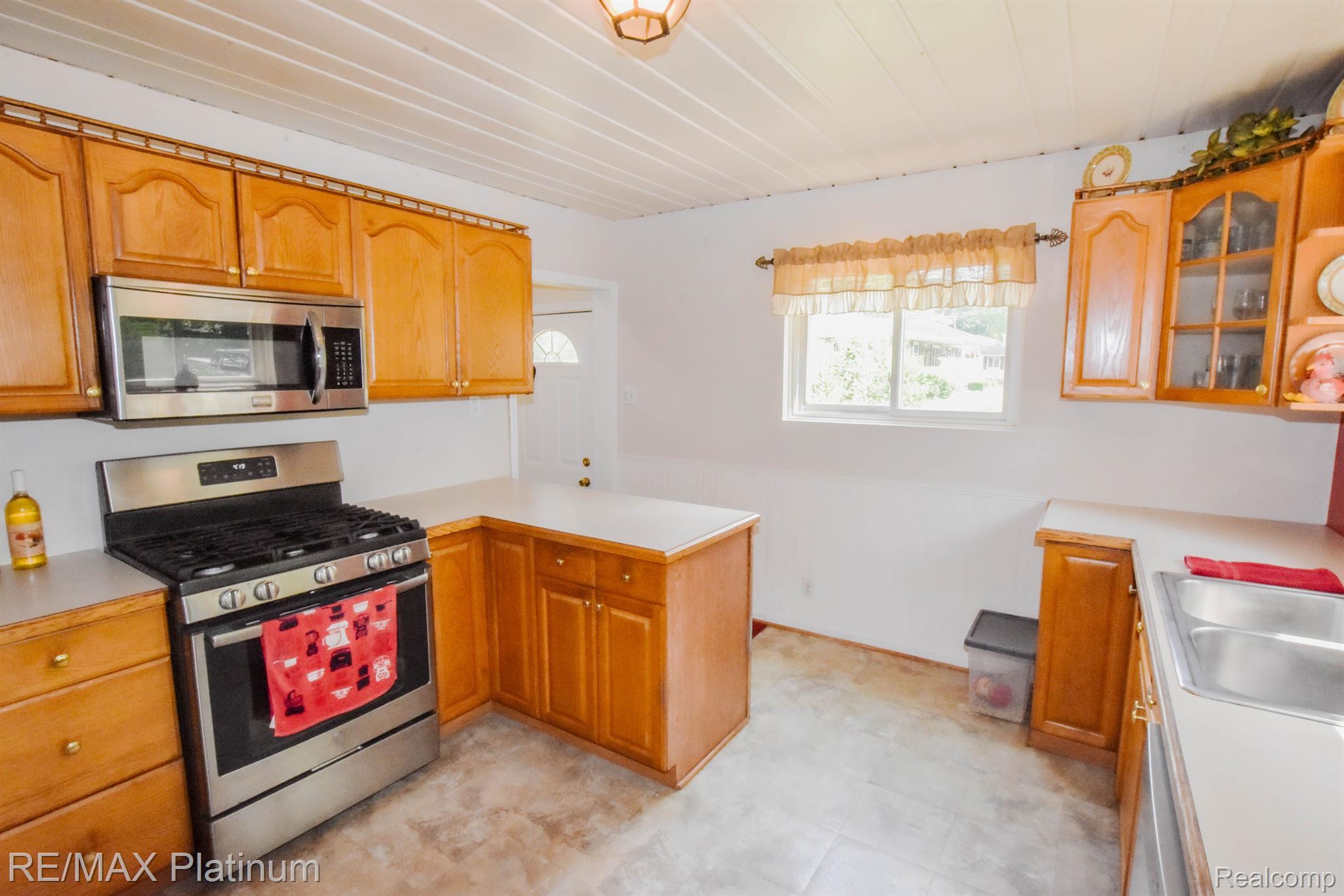 10435 Hall Road Whitmore Lake, MI 48189 - Photo 16 of 35 Gallery Image 16