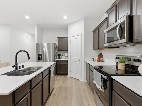 $2,350 | 11120 East Chase Lane, Providence Village, TX 76227