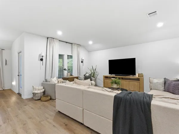 $2,350 | 11120 East Chase Lane, Providence Village, TX 76227