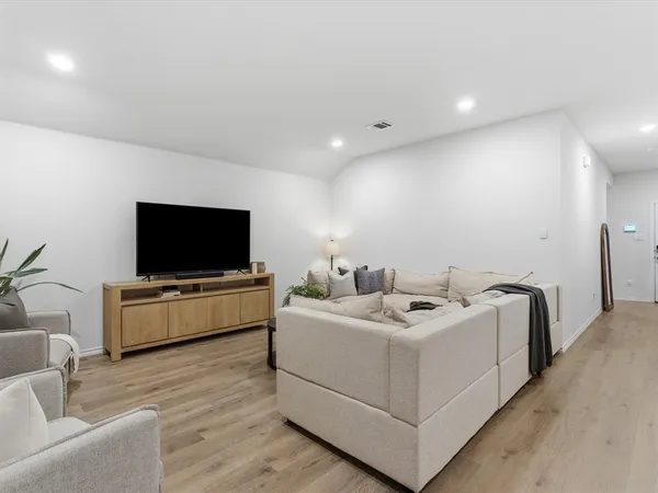 $2,350 | 11120 East Chase Lane, Providence Village, TX 76227