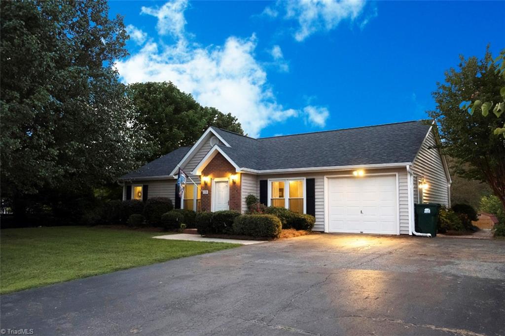 6320 Hampton Knoll Road Clemmons, NC 27012 - Photo 2 of 24 Gallery Image 2