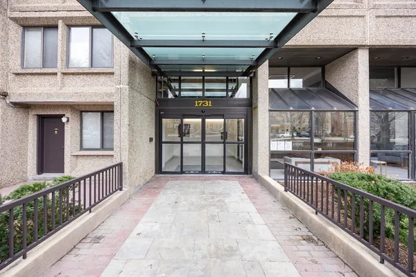 $525,000 | 1731 Beacon Street, Unit 203, Brookline, MA 02445
