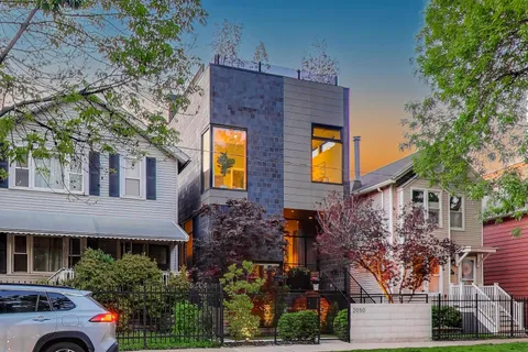 $1,399,000 | 2050 West Huron Street, Chicago, IL 60612