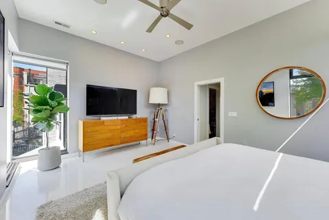 $1,399,000 | 2050 West Huron Street, Chicago, IL 60612