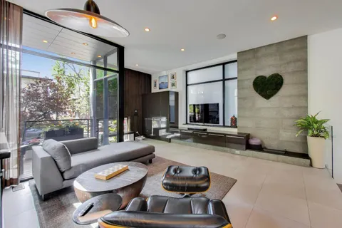 $1,399,000 | 2050 West Huron Street, Chicago, IL 60612