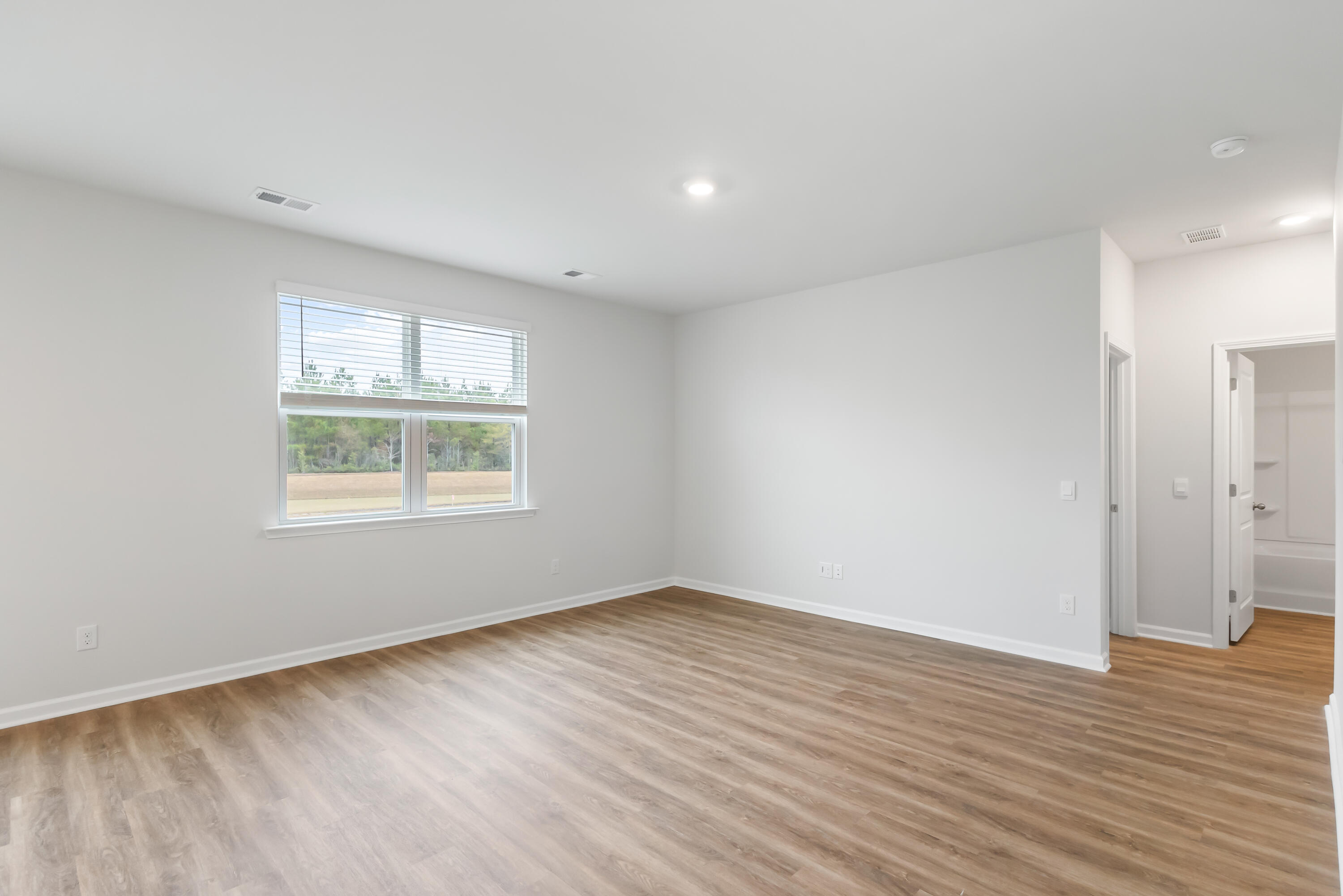 442 Tulip Poplar Drive Moncks Corner, SC 29461 - Photo 24 of 39 148 Grouper Ln Interior_14