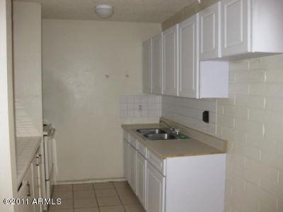 1724 East Ocotillo Road, Unit 912 Phoenix, AZ 85016 - Photo 9 of 53 Kitchen (Unit 9)