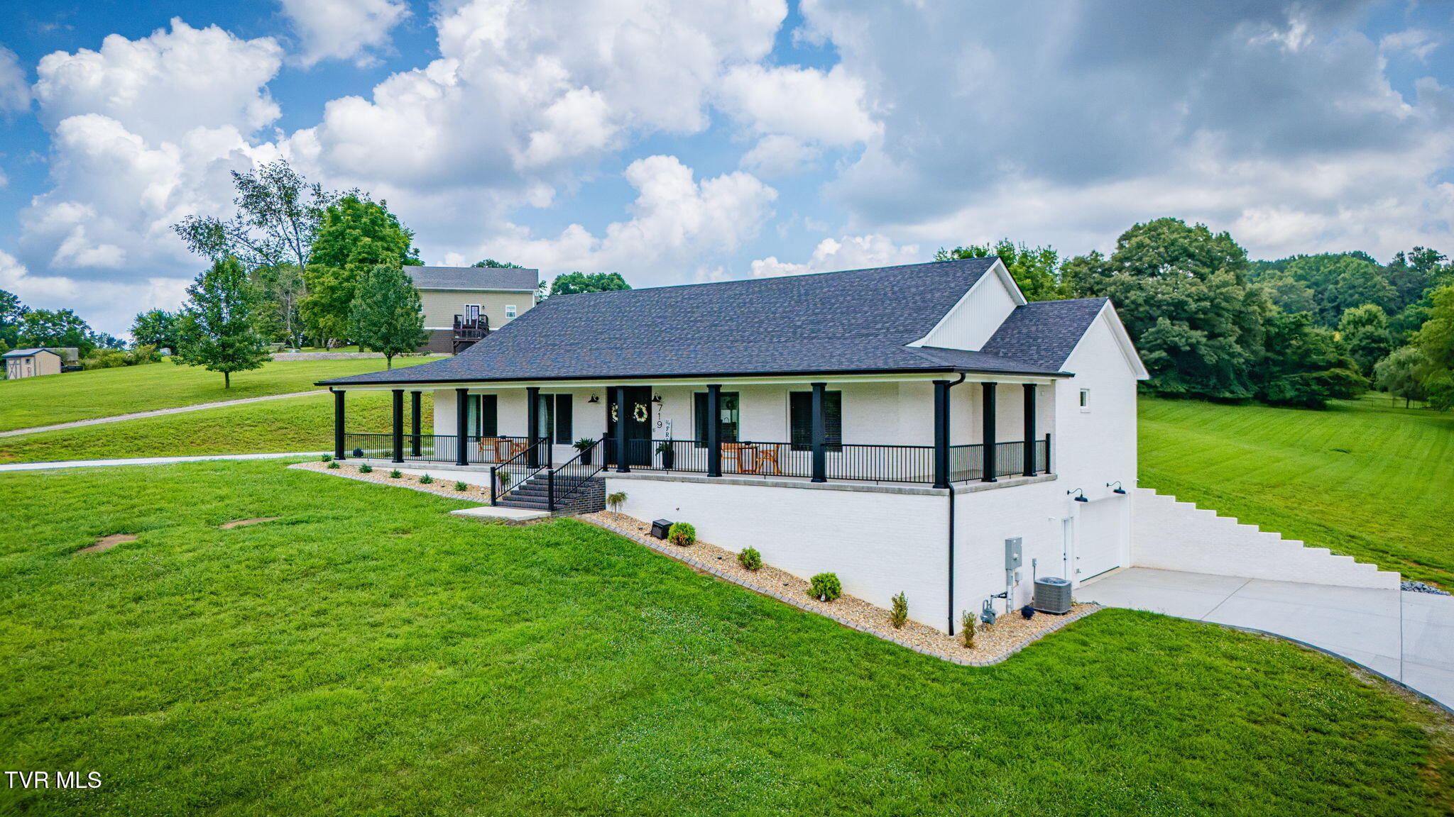 719 Fall Creek Road Blountville, TN 37617 - Photo 4 of 46 103