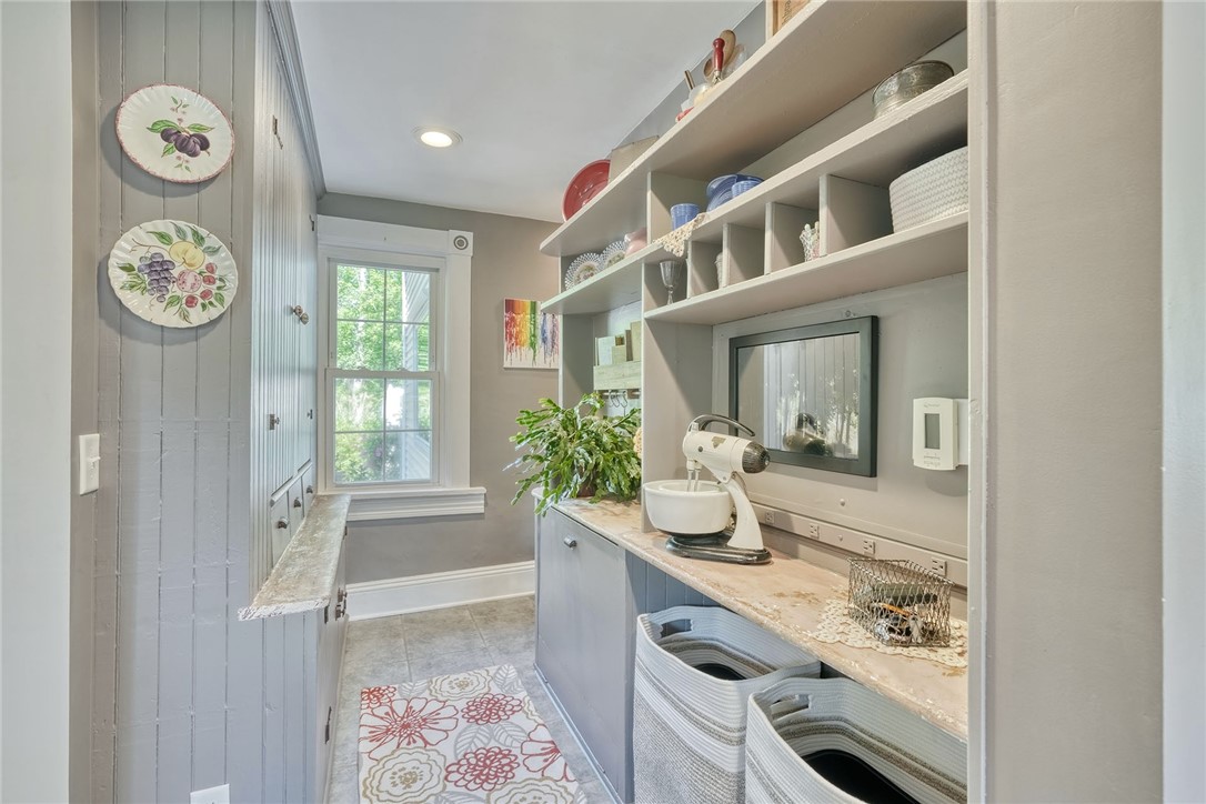 956 Willits Road Ontario, NY 14519 - Photo 17 of 50 Butlers Pantry!
