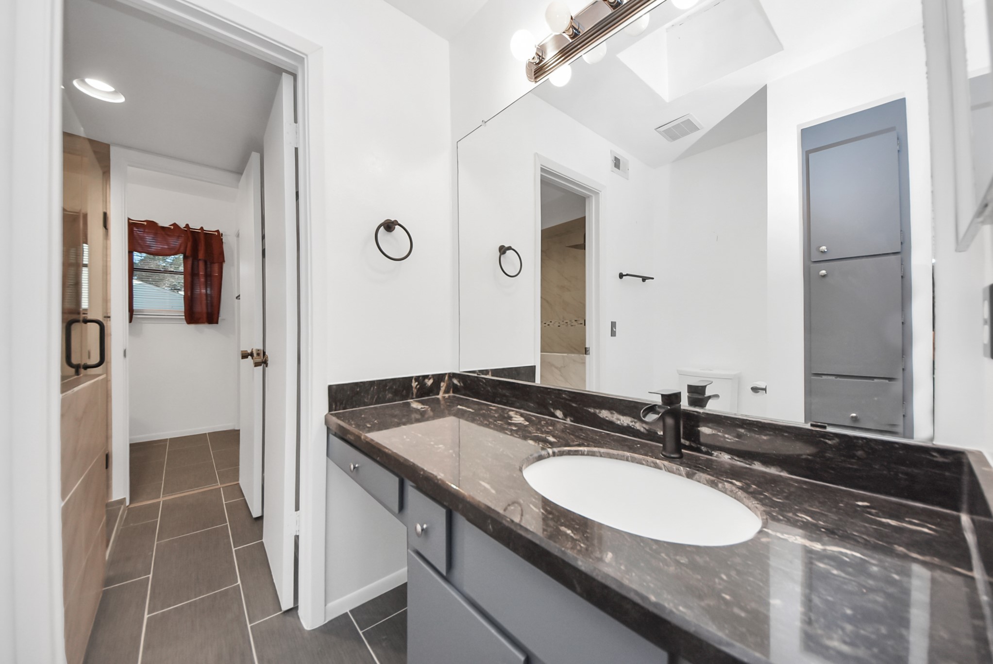 1635 Prairie Mark Lane Houston, TX 77077 - Photo 7 of 32 Granite Countertop Restroom UnderMounted Sinks