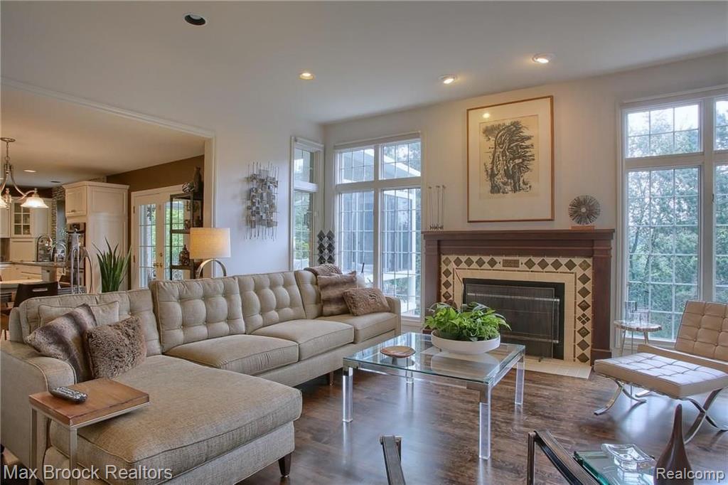 30755 Country Ridge Circle Farmington Hills, MI 48331 - Photo 5 of 42