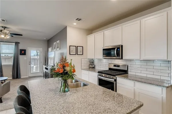 $1,775 | 14225 Fallsprings Way, Manor, TX 78653