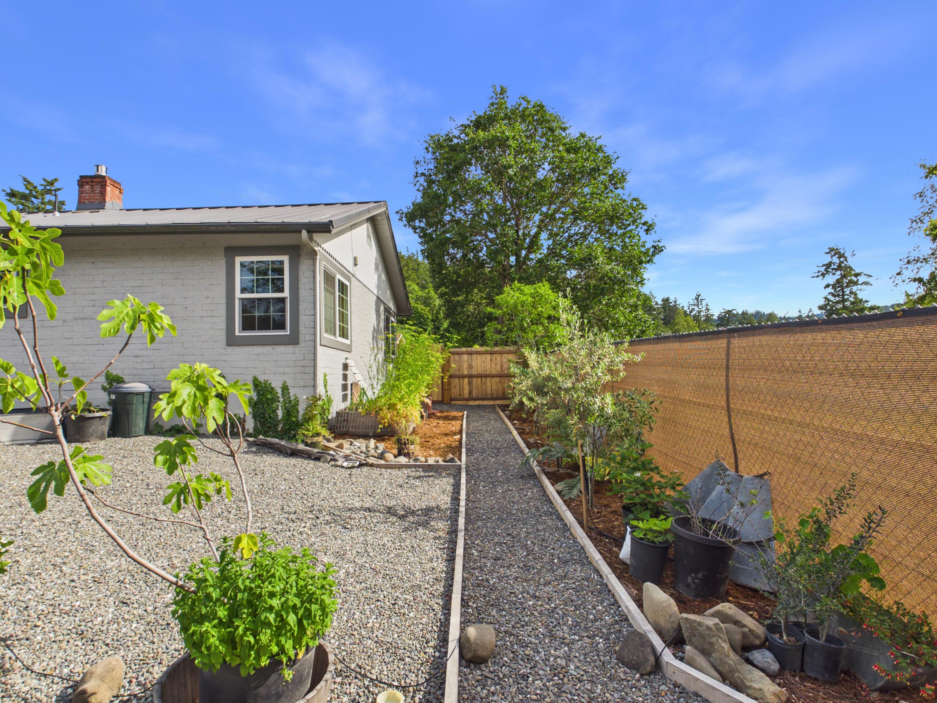 179 School Road Miranda, CA 95553 - Photo 39 of 55