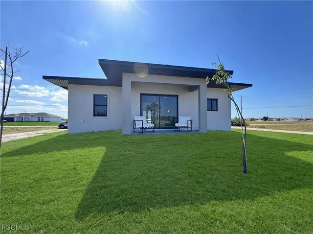 $2,100 | 4114 Northwest 38th Street, Cape Coral, FL 33993