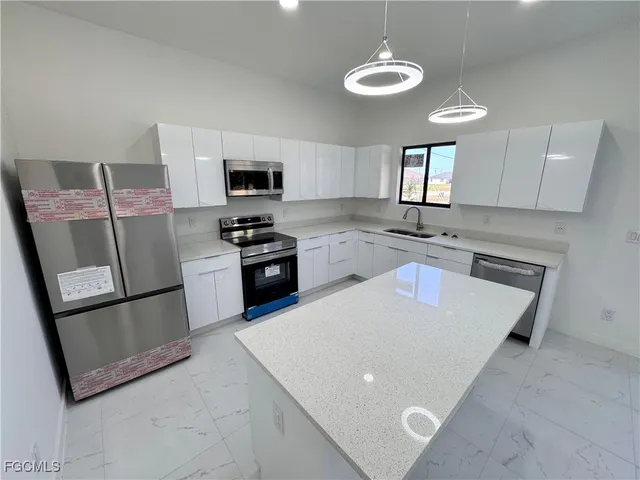 $2,100 | 4114 Northwest 38th Street, Cape Coral, FL 33993