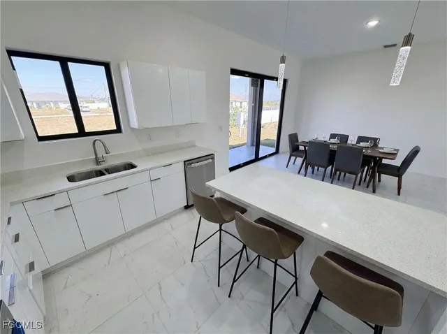 $2,100 | 4114 Northwest 38th Street, Cape Coral, FL 33993