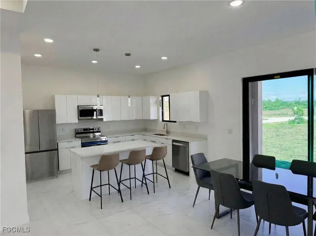 $2,100 | 4114 Northwest 38th Street, Cape Coral, FL 33993