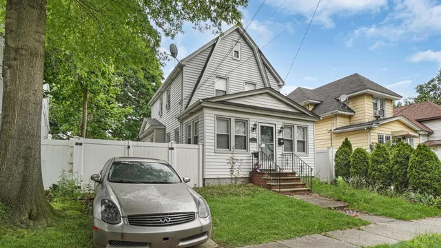 $770,000 | 104-28 201st Street | Hollis