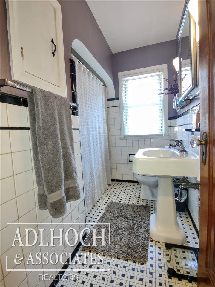 1512 Hampton Road Grosse Pointe, MI 48236 - Photo 13 of 23 50056269-12.JPG