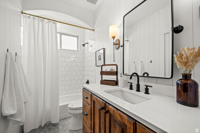 4077 Rons Court Riverton, UT 84096 - Photo 25 of 48 Well-appointed and move-in ready, this full bathroom is designed to be enjoyed for years to come.