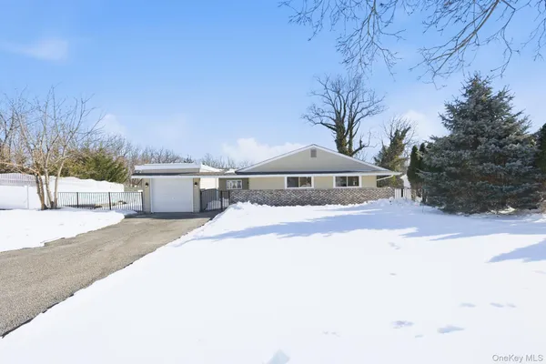 $600,000 | 5 Bowman Lane, Kings Park, NY 11754
