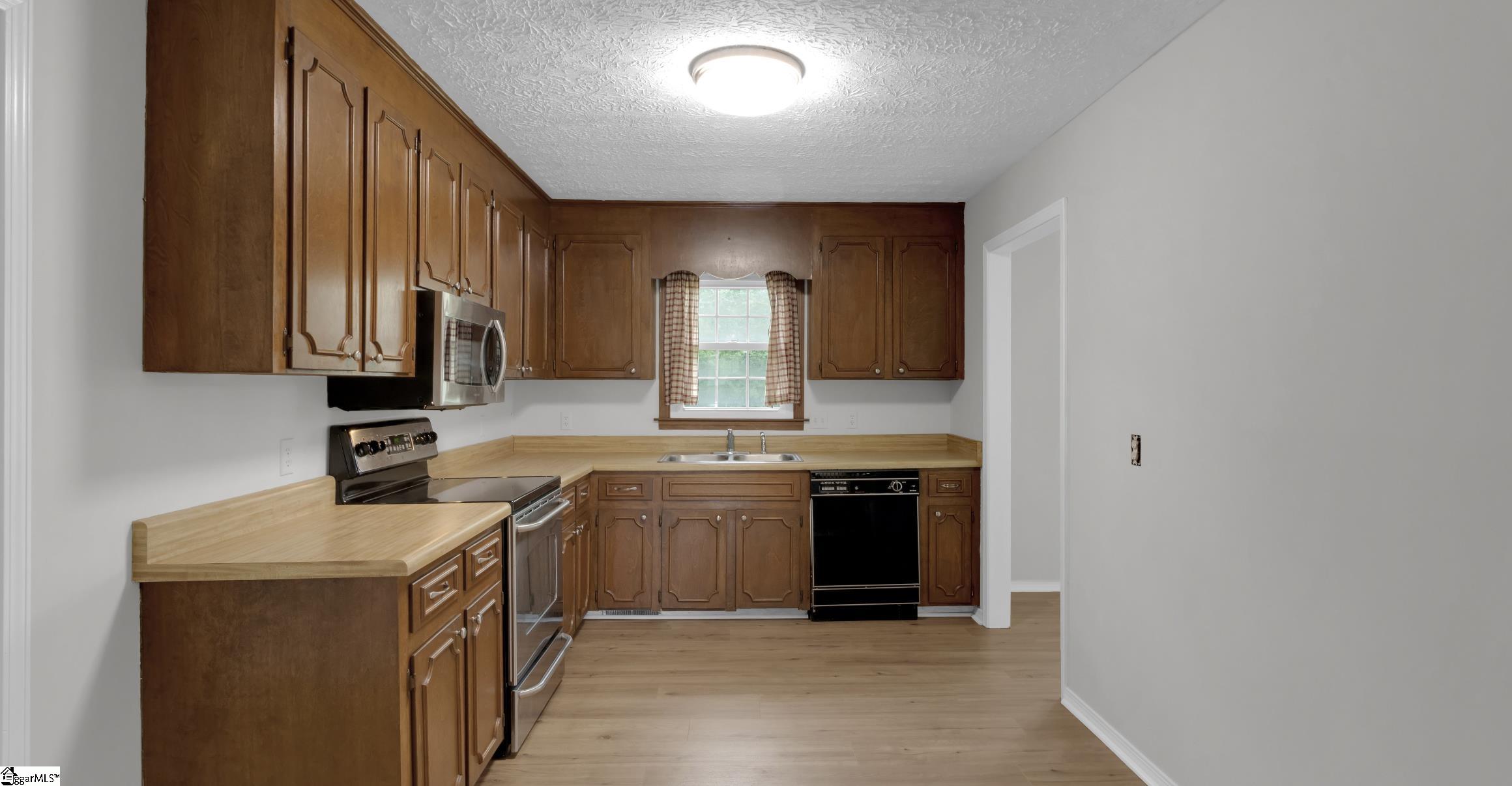 200 Tanner Road Taylors, SC 29687 - Photo 7 of 29 Gallery Image 7
