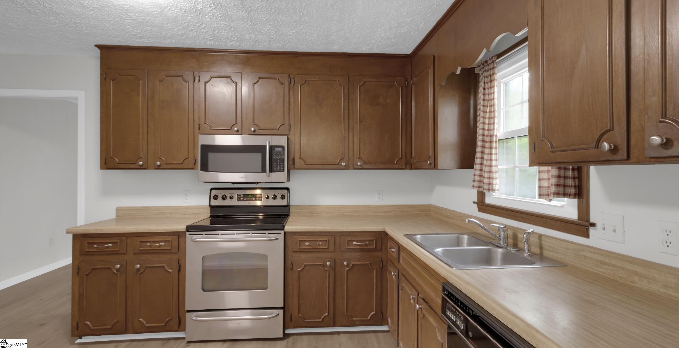 200 Tanner Road Taylors, SC 29687 - Photo 8 of 29 Gallery Image 8