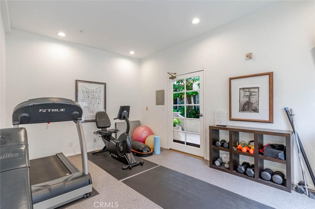10604 Valley Spring Lane, Unit 105 Toluca Lake, CA 91602 - Photo 16 of 25