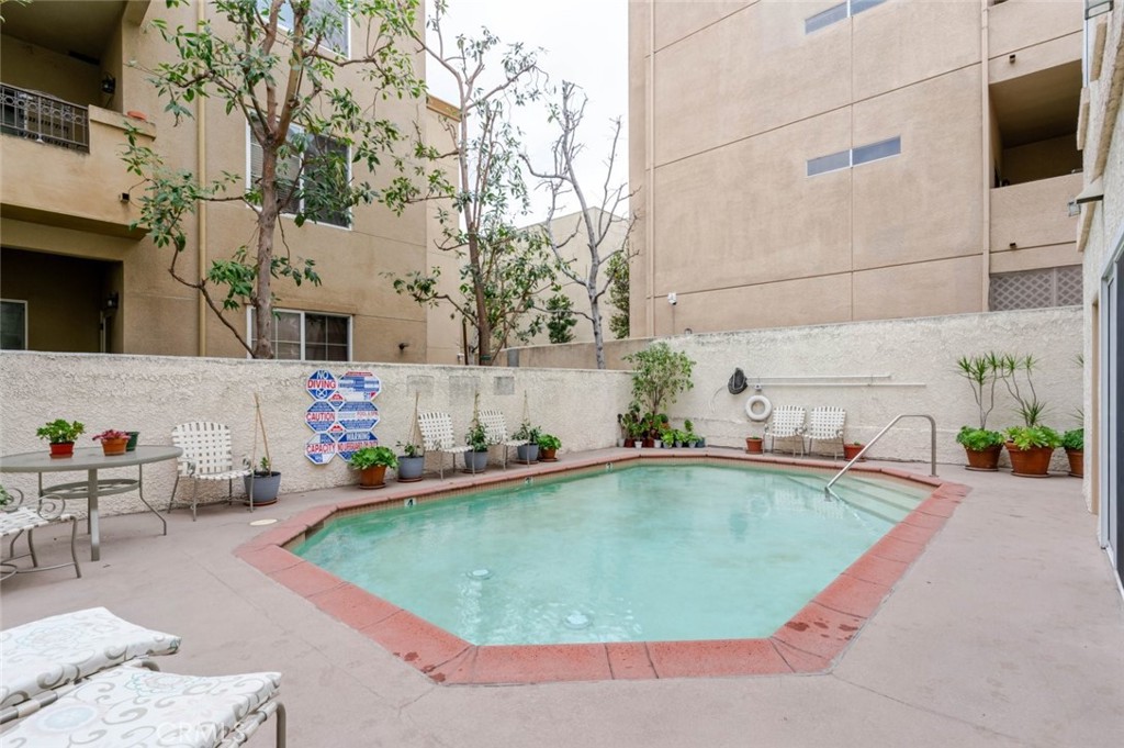 10604 Valley Spring Lane, Unit 105 Toluca Lake, CA 91602 - Photo 17 of 25