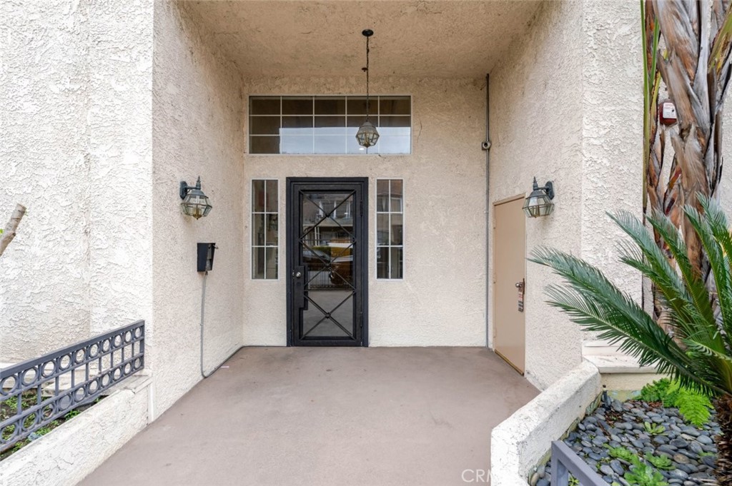 10604 Valley Spring Lane, Unit 105 Toluca Lake, CA 91602 - Photo 19 of 25