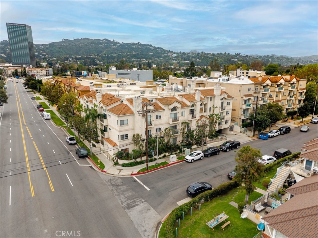 10604 Valley Spring Lane, Unit 105 Toluca Lake, CA 91602 - Photo 20 of 25
