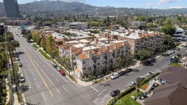 $695,000 | 10604 Valley Spring Lane, Unit 105, Toluca Lake, CA 91602