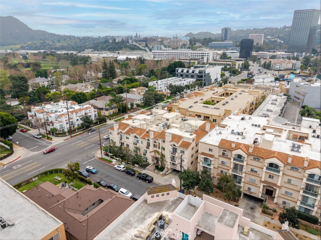 10604 Valley Spring Lane, Unit 105 Toluca Lake, CA 91602 - Photo 22 of 25