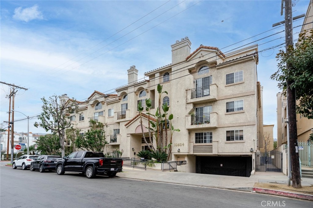 10604 Valley Spring Lane, Unit 105 Toluca Lake, CA 91602 - Photo 23 of 25