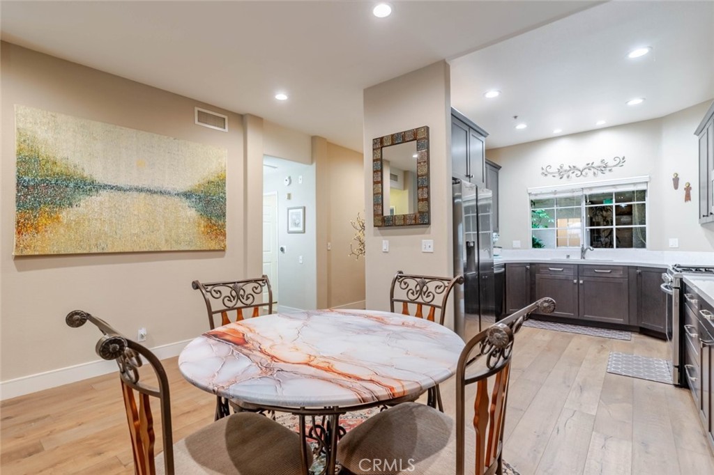 10604 Valley Spring Lane, Unit 105 Toluca Lake, CA 91602 - Photo 5 of 25