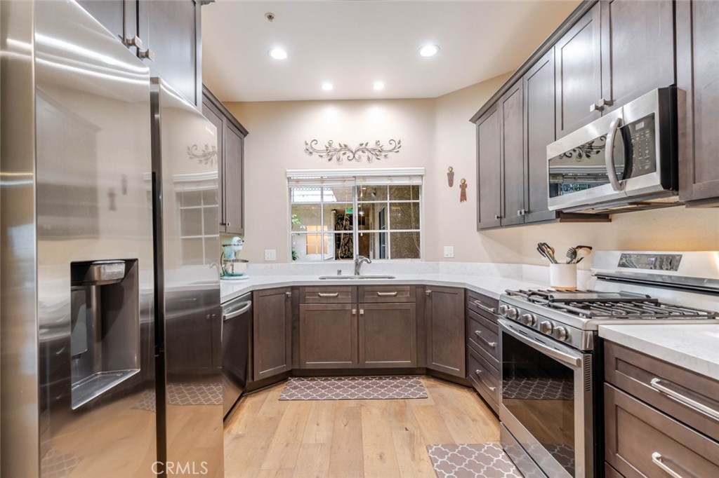 10604 Valley Spring Lane, Unit 105 Toluca Lake, CA 91602 - Photo 6 of 25