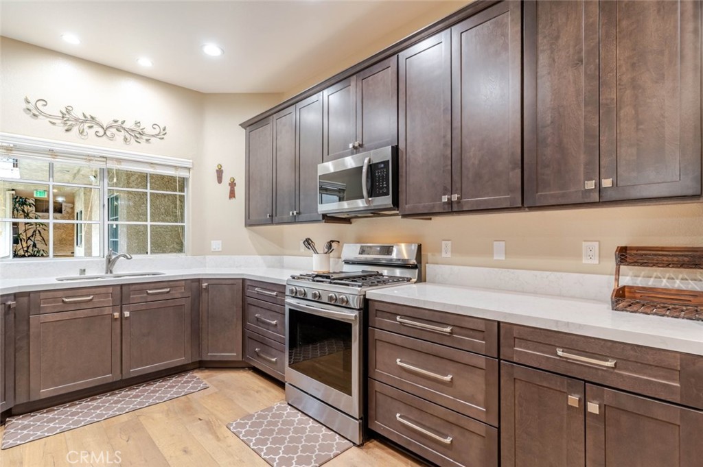 10604 Valley Spring Lane, Unit 105 Toluca Lake, CA 91602 - Photo 7 of 25
