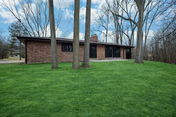 $1,149,000 | 2580 Crestwood Lane, Riverwoods, IL 60015