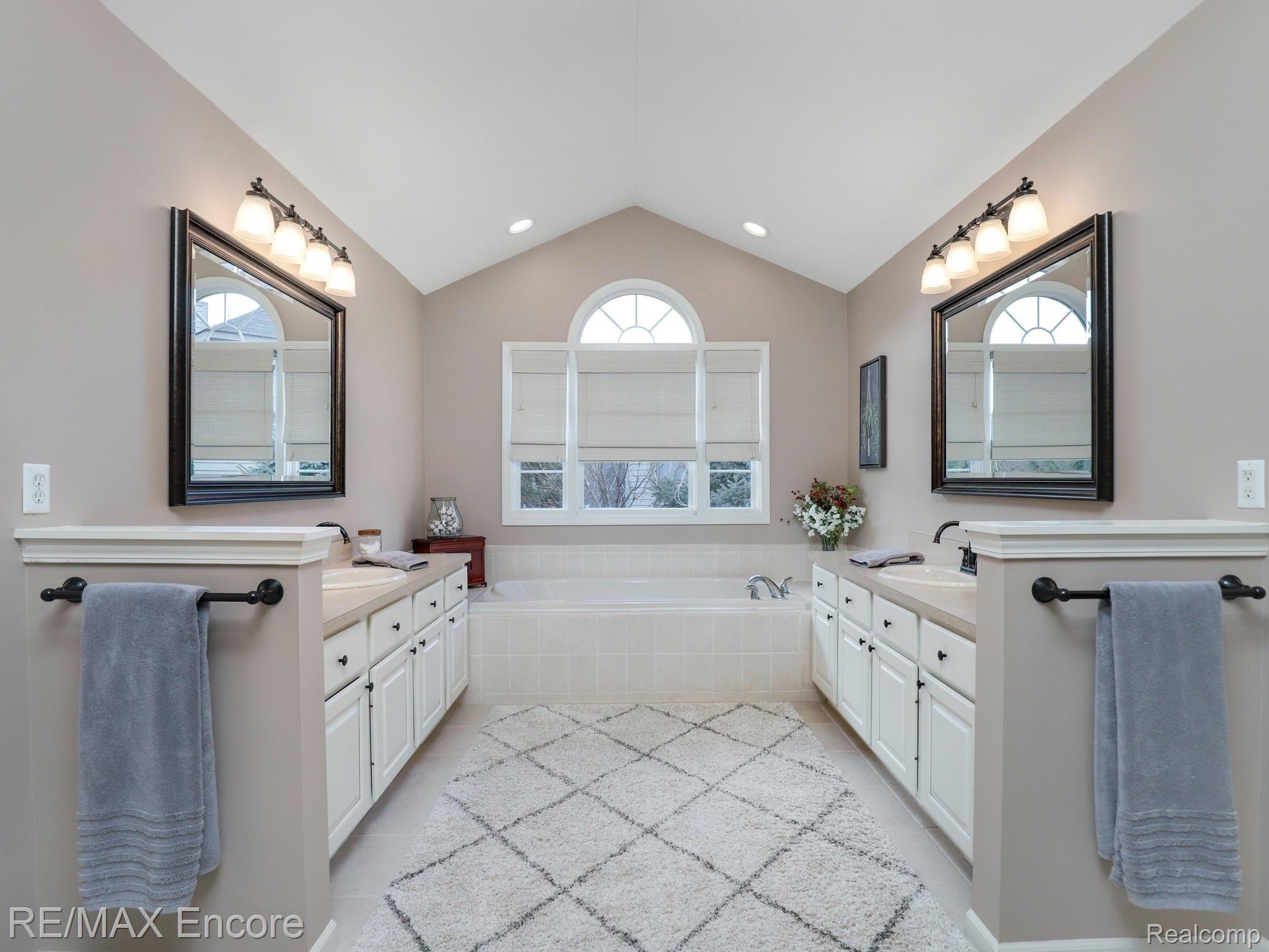 4779 Oakhurst Ridge Road Clarkston, MI 48348 - Photo 24 of 36 Master Bathroom