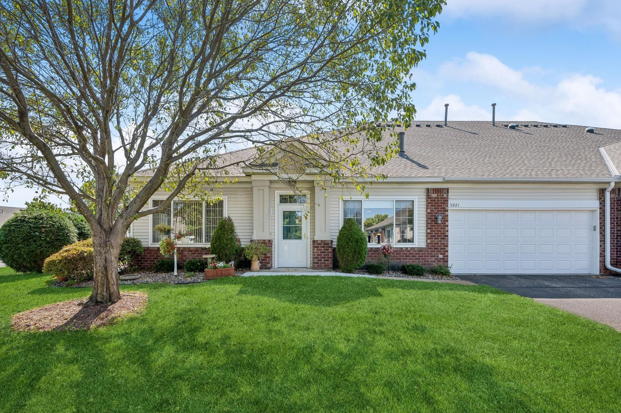 5921 Prairie Ridge Drive Shoreview, MN 55126 - Photo 3 of 25 Gallery Image 3