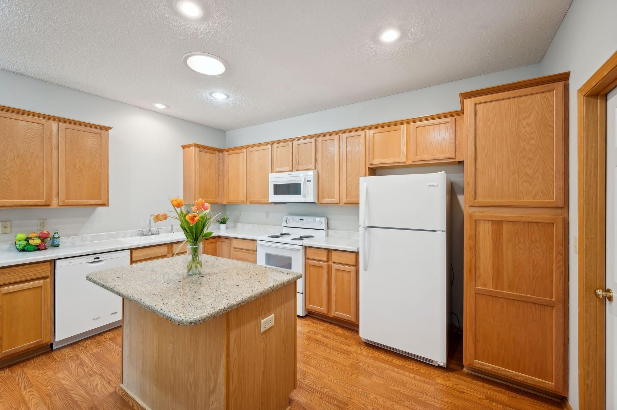 5921 Prairie Ridge Drive Shoreview, MN 55126 - Photo 6 of 25 Gallery Image 6