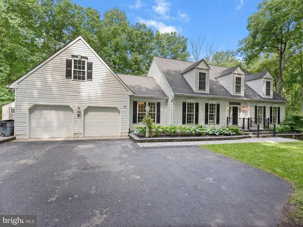 a view of a yard in front of house