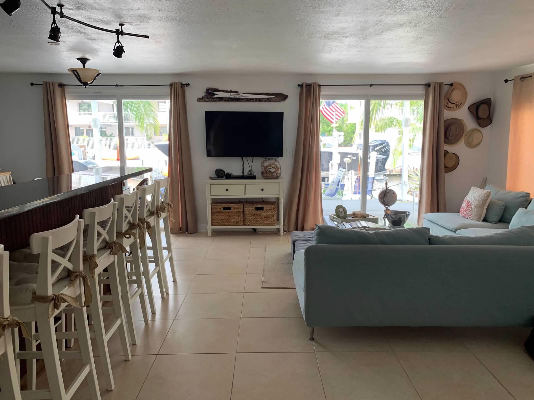 46 Ocean Drive Key Largo, FL 33037 - Photo 3 of 15 a living room with furniture tv and a flat screen tv