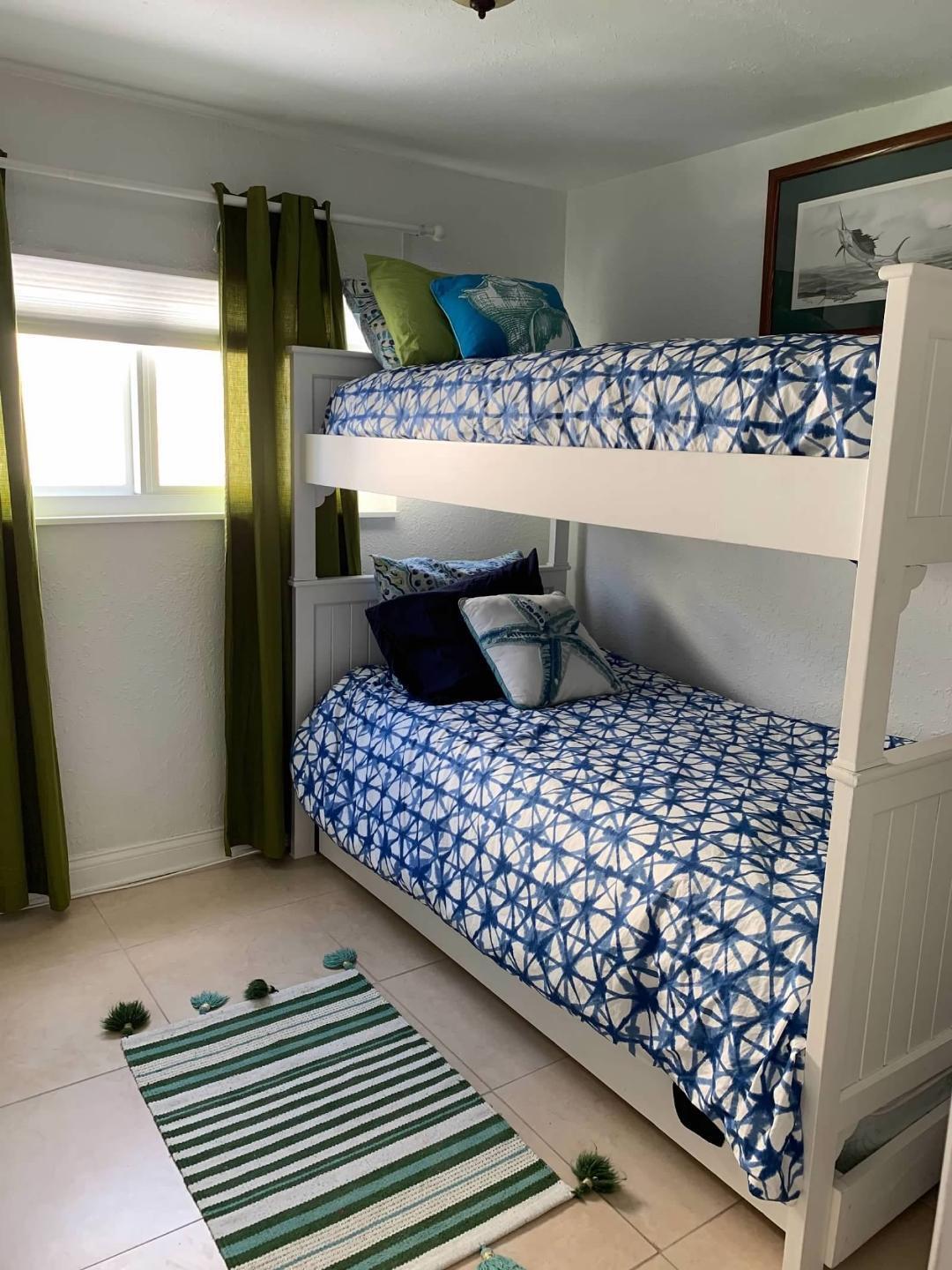 46 Ocean Drive Key Largo, FL 33037 - Photo 8 of 15 a bed room with a bed and a window