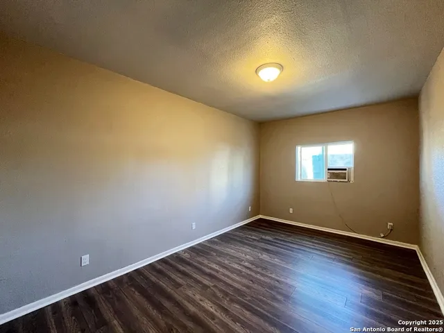 $975 | 378 East Petaluma Boulevard, Unit B, San Antonio, TX 78221