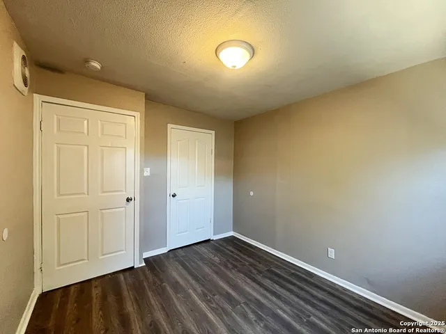 $975 | 378 East Petaluma Boulevard, Unit B, San Antonio, TX 78221